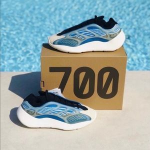 Sold! Adidas Yeezy 700 V3